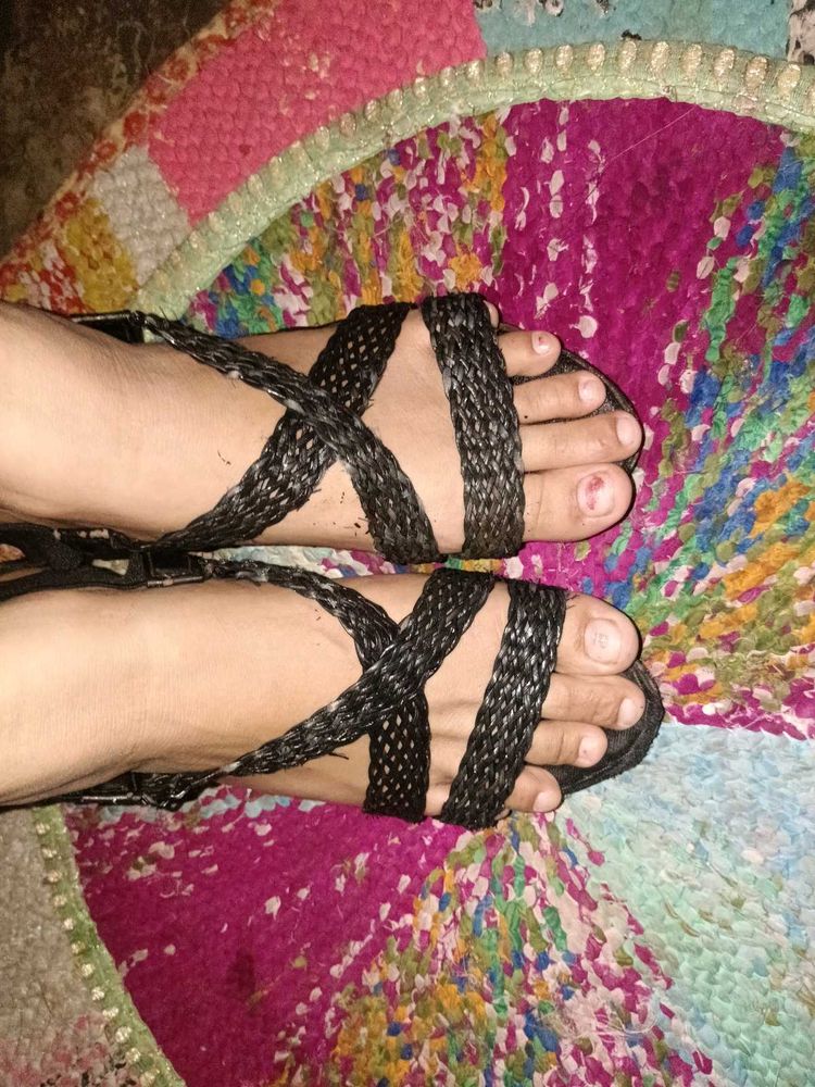 Stylish Black Woven heel