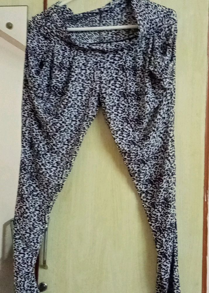 Black And White Printed Leggings With Pocket On Bo