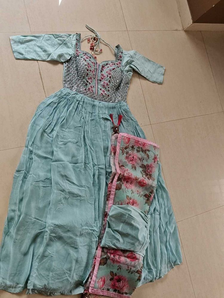 Elegant Gown.. Perfect For Wedding And Party