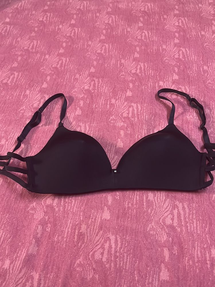 Black Lightly Padded Non Wired Bra(32D)