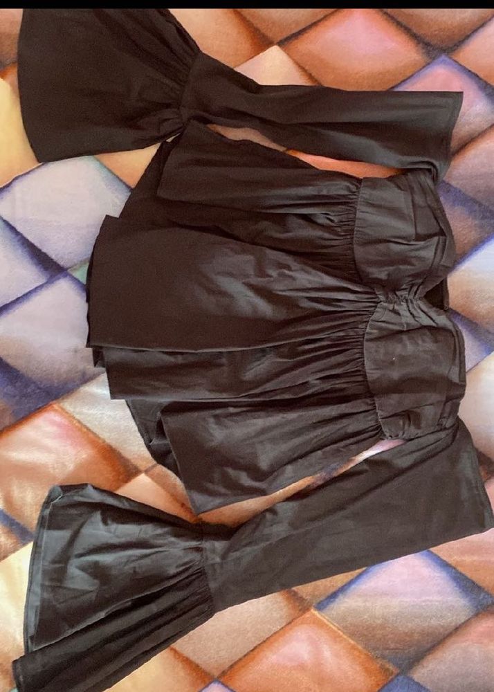 Chic Black Bell Sleeve corset top + free crop to