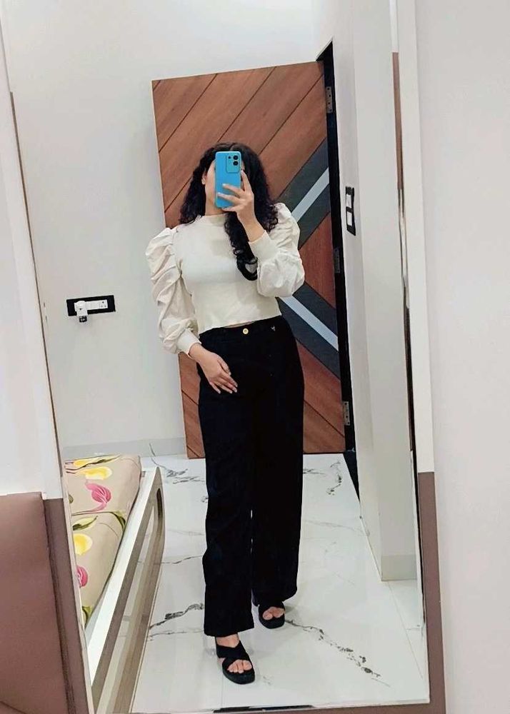 Elegant White Ribbed Top 🤍
