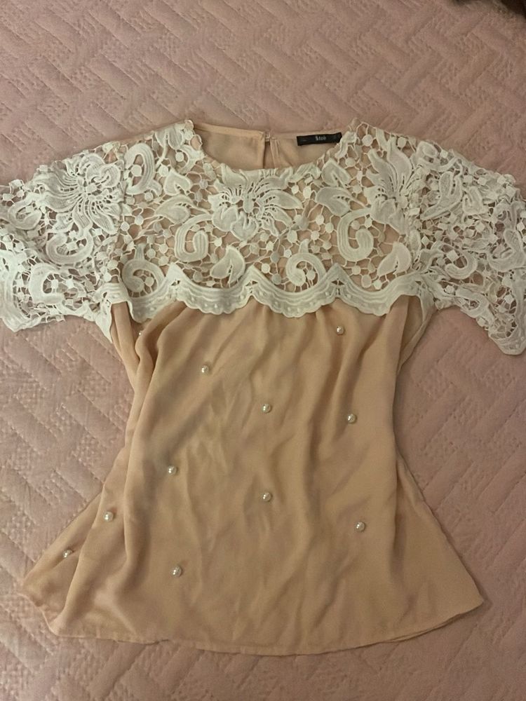 Lacy feminine peach top