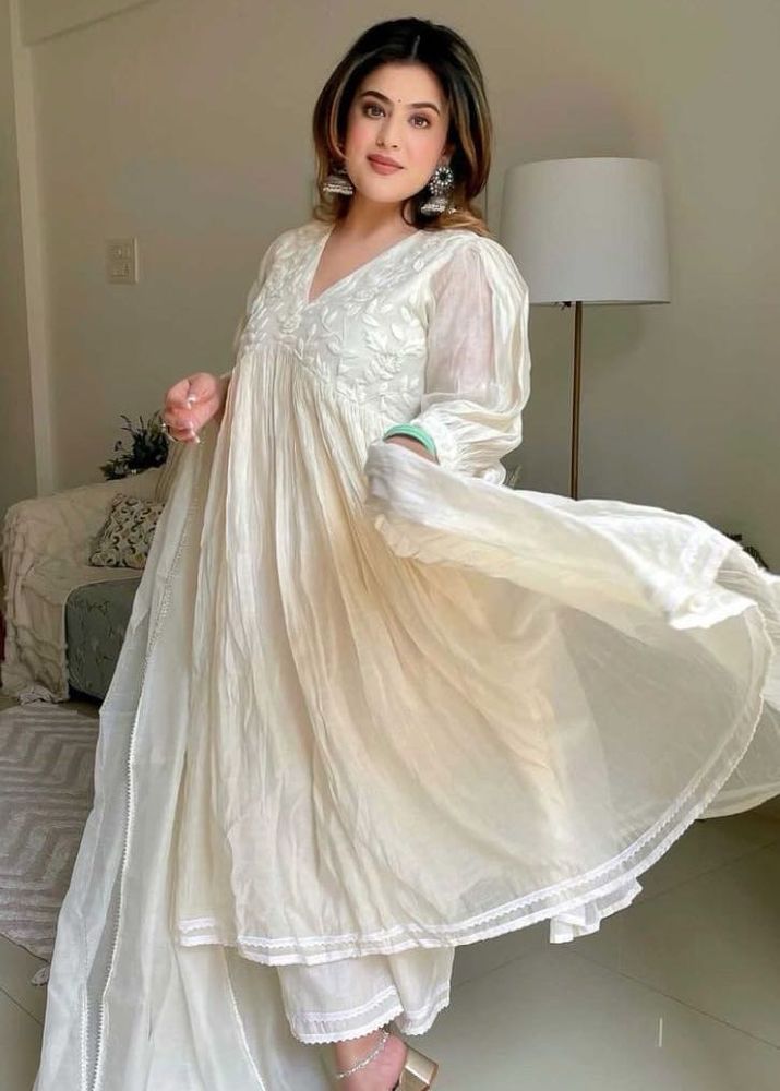 Elegant Off-White Chikankari Kurta Set