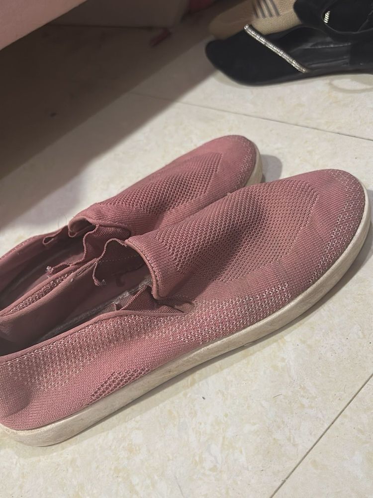 Comfy Rose Knit Slip-On Sneakers