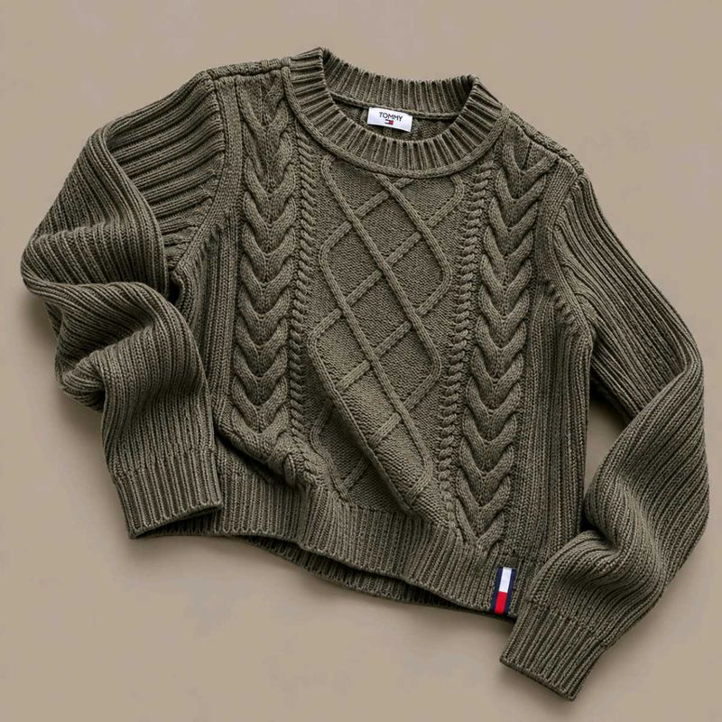 OLIVE CABLE KNIT CREW NECK SWEATER