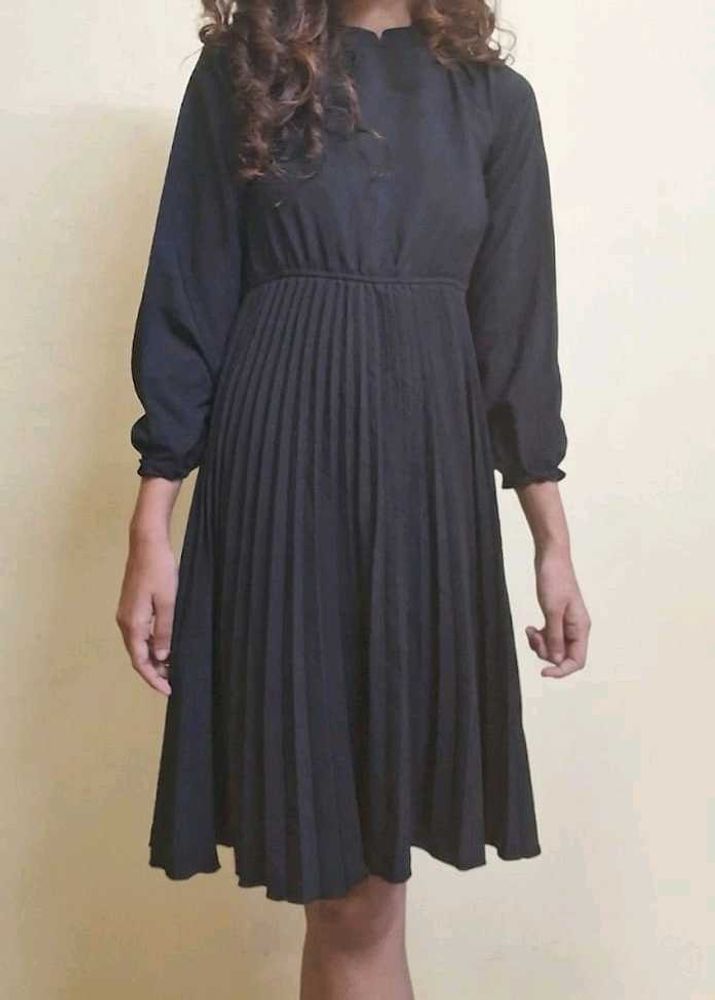 Elegant Black Pleated Dress
