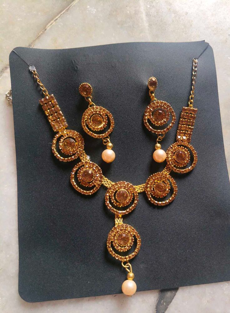 golden colour necklace set