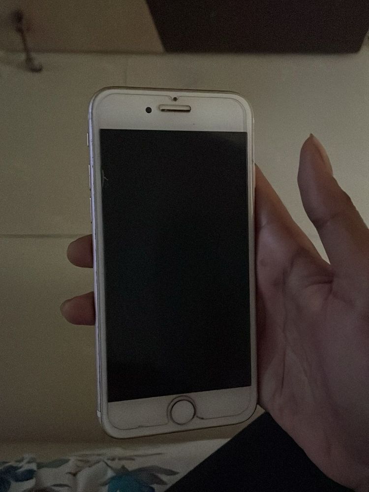 iPhone 7, rose gold.