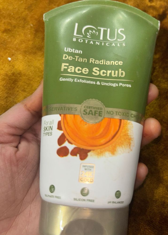 Lotus Botanicals Ubtan De-Tan Face Scrub
