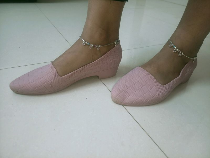 Beautiful Waterproof Shoes For Women 👠(Size -7)