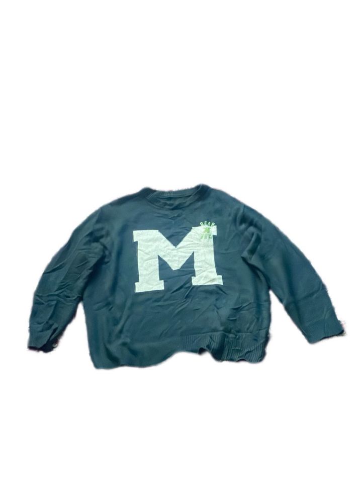 Sweater with 'M'