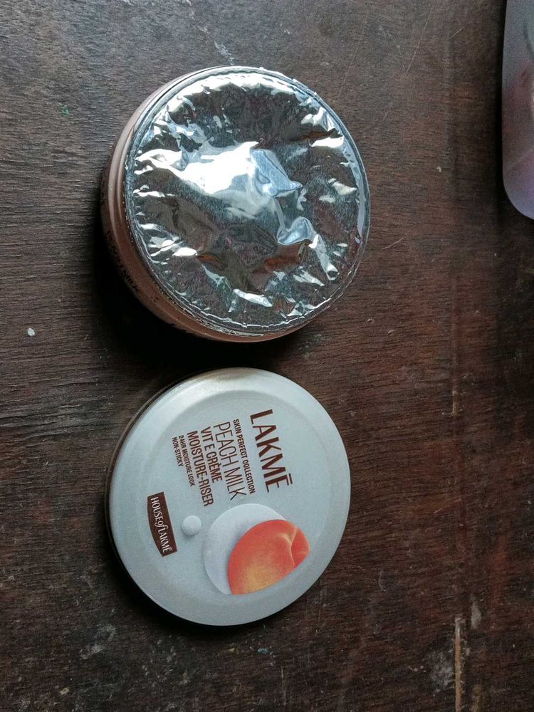 Lakme Peach Milk Moisturiser