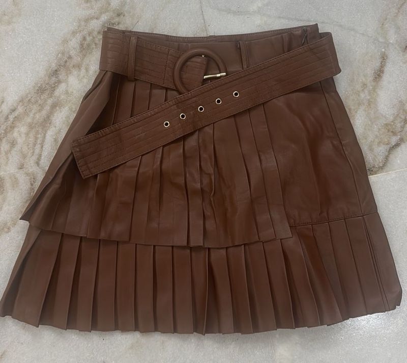 Brown pleated skirt