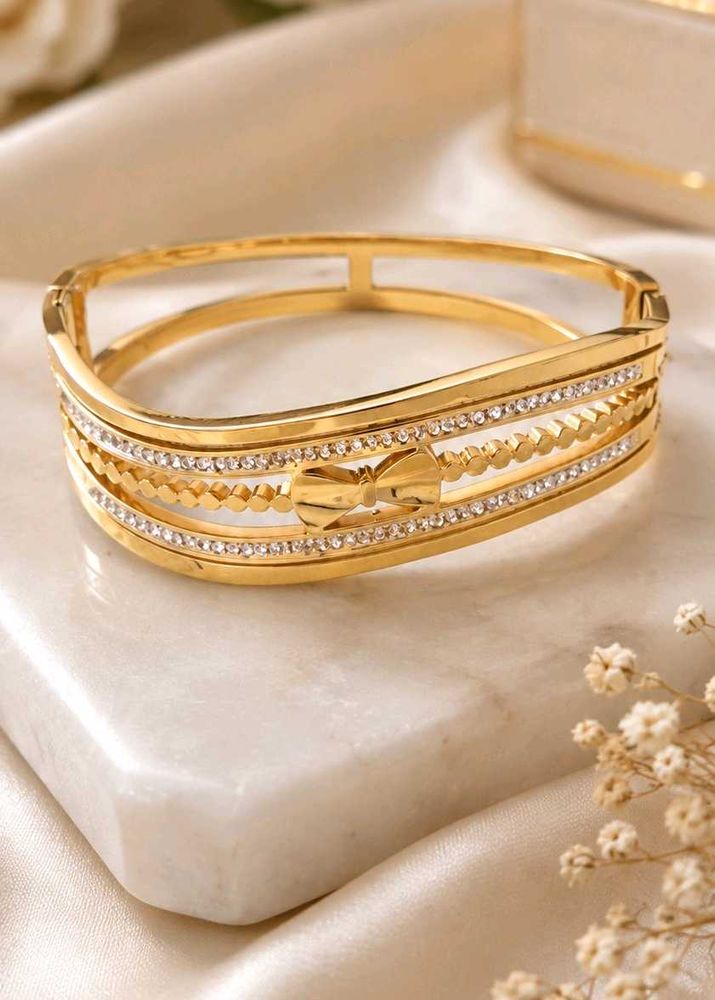 Elegant Gold Tone Bracelet with Crystals
