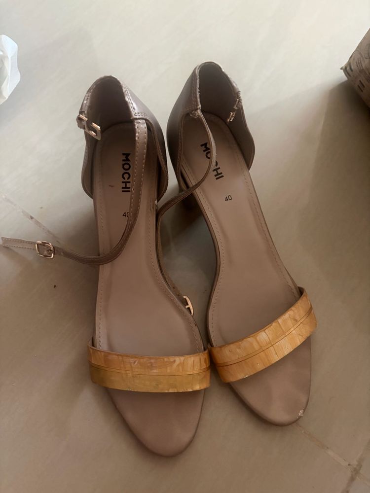 Stylish Mochi Sandals