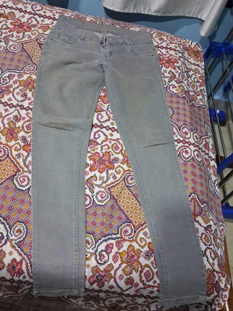 Stylish Grey Skinny Fit Jeans