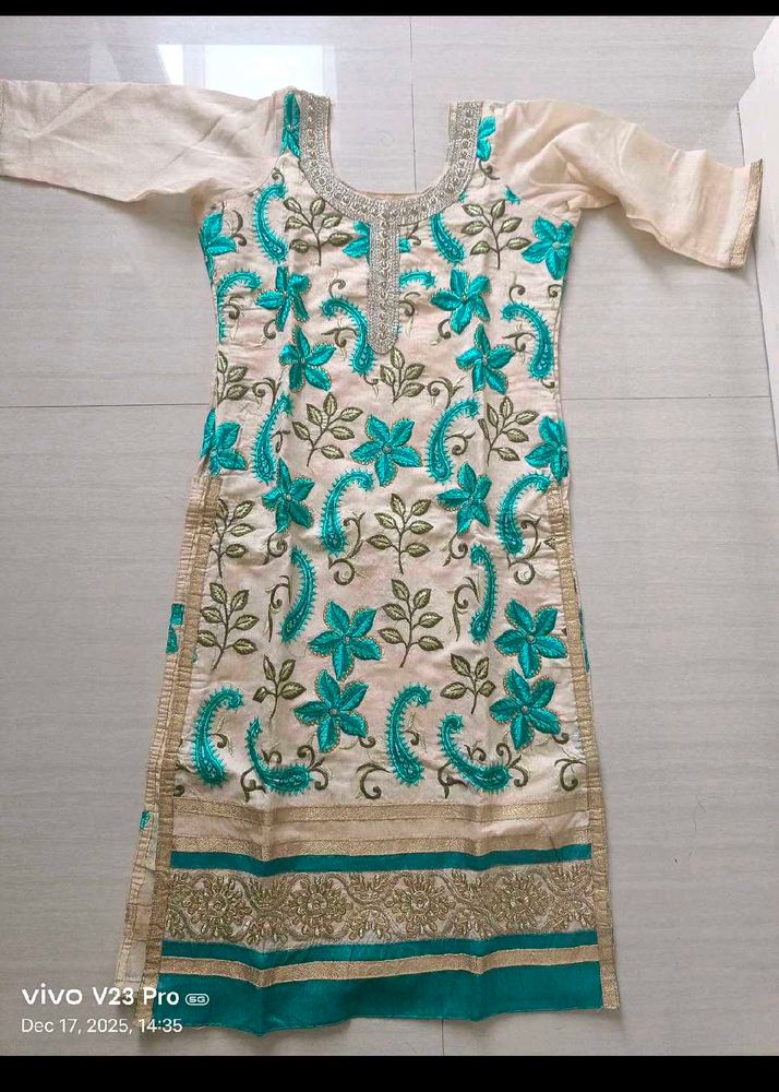 Elegant Embroidered Kurti set