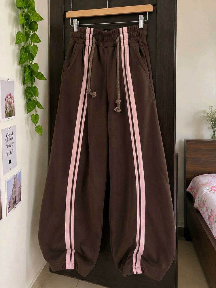 Relaxed fit trousers