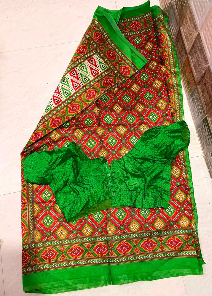 Vibrant Ethnic Saree with Blouse 🥻✨.