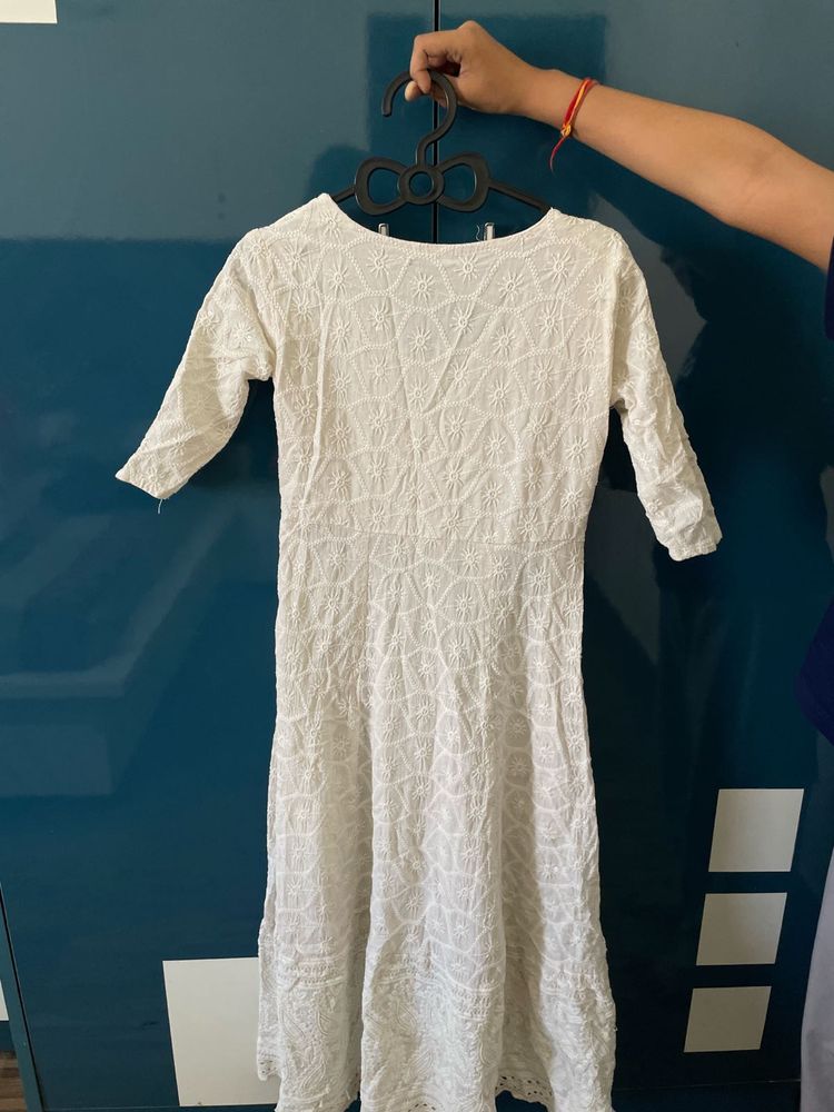 Elegant White Chikankari Kurta