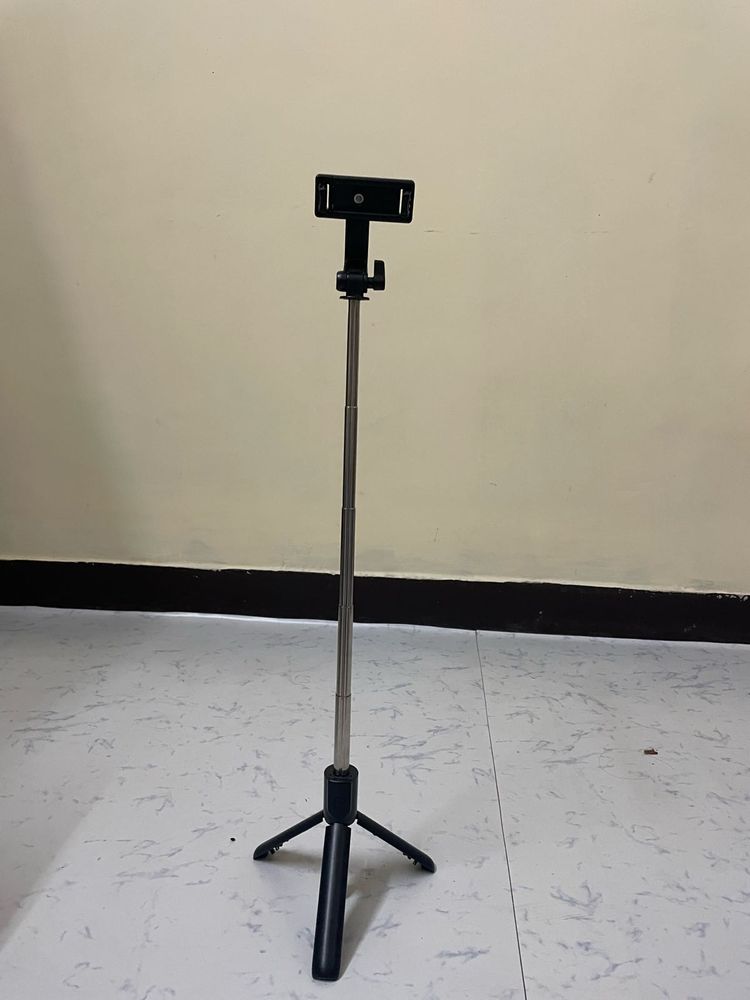 Extendable Tripod Selfie Stick