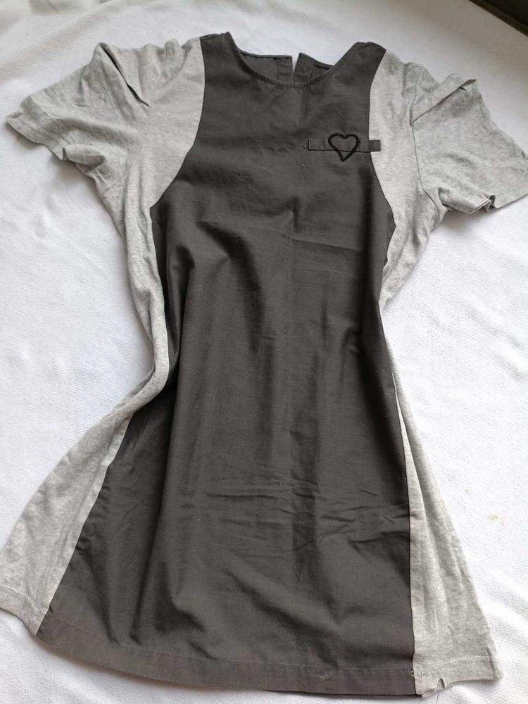 Chic Two-Tone Dress with Heart Detail