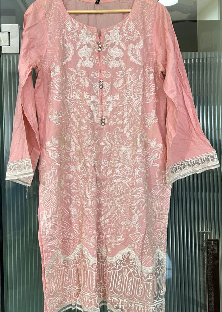 Elegant Pink Embroidered Kurta 🩷