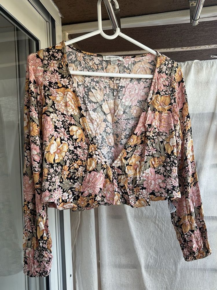 V-Neck Floral Print Cropped Top
