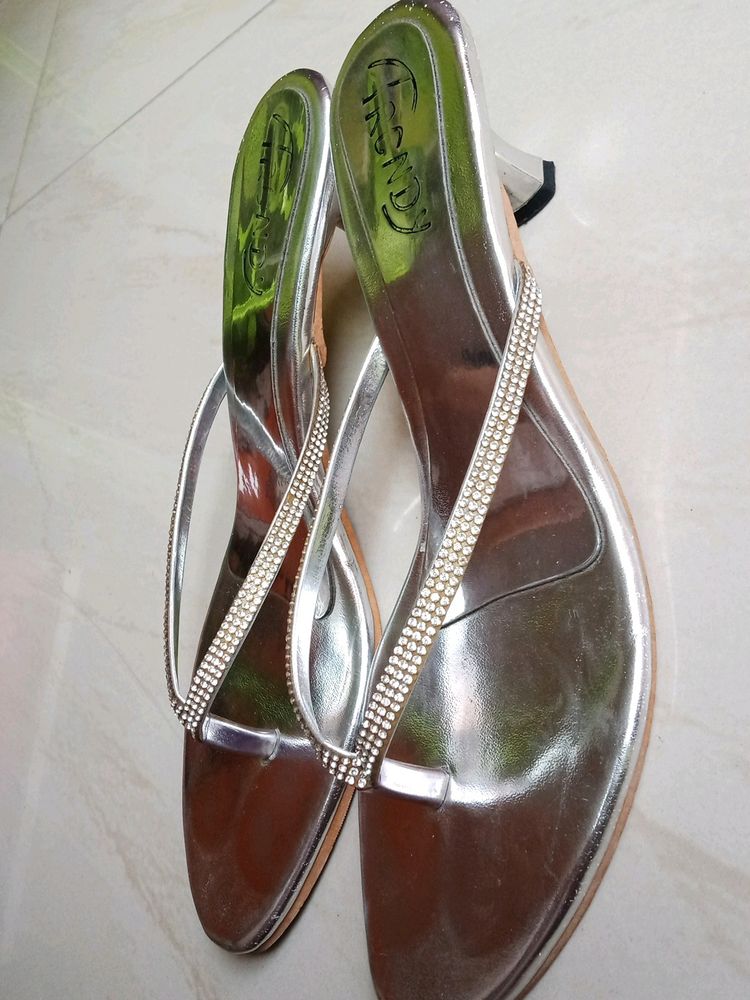 Silver Pearl Trendy Heels