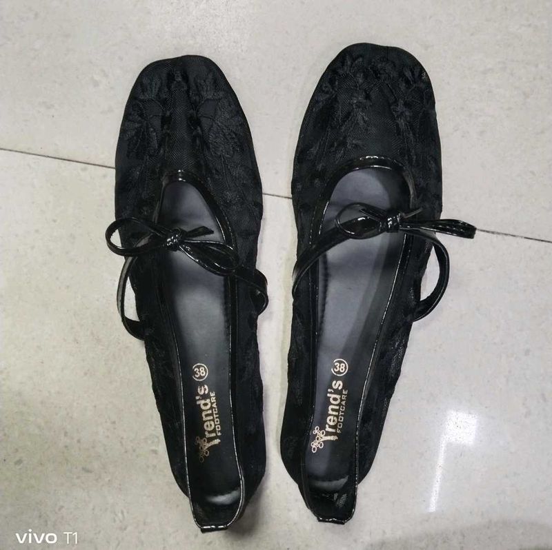 Elegant Black Lace Ballerina Flats