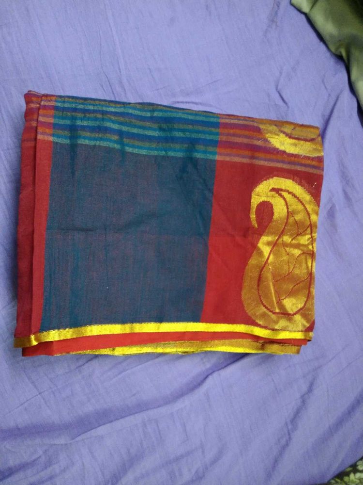 Elegant Saree with Paisley Motif
