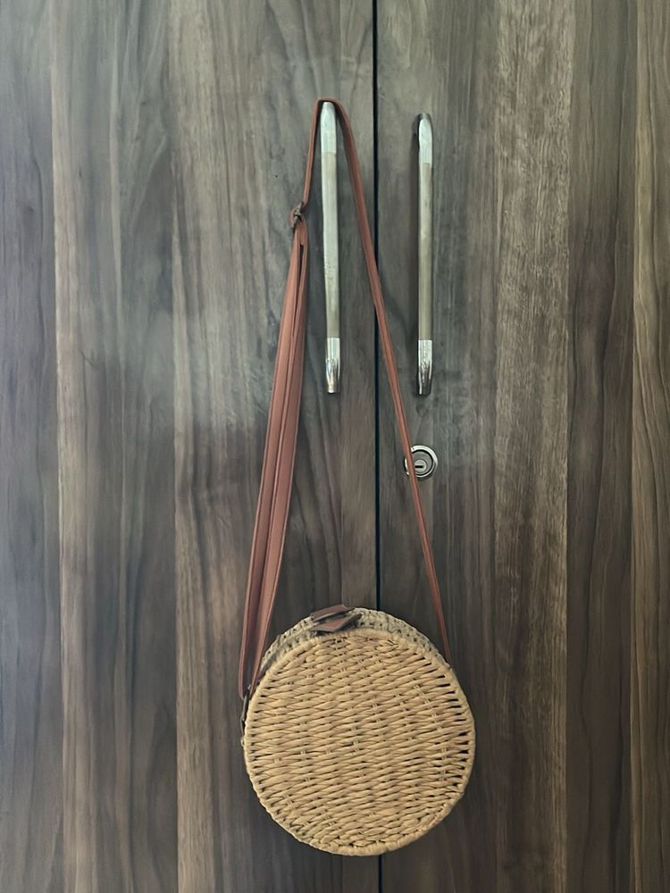 Round Straw Crossbody Bag