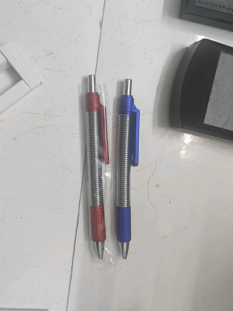 Set of 2 Spring Stylish Pens