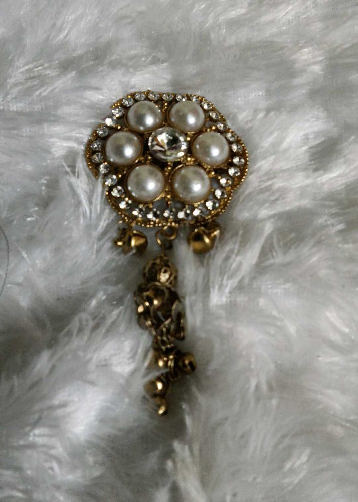 Exquisite Pearl and Crystal Brooch/Pendant