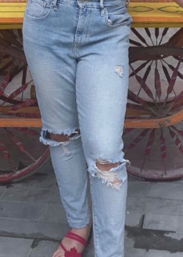 Light Wash Ripped Jeans