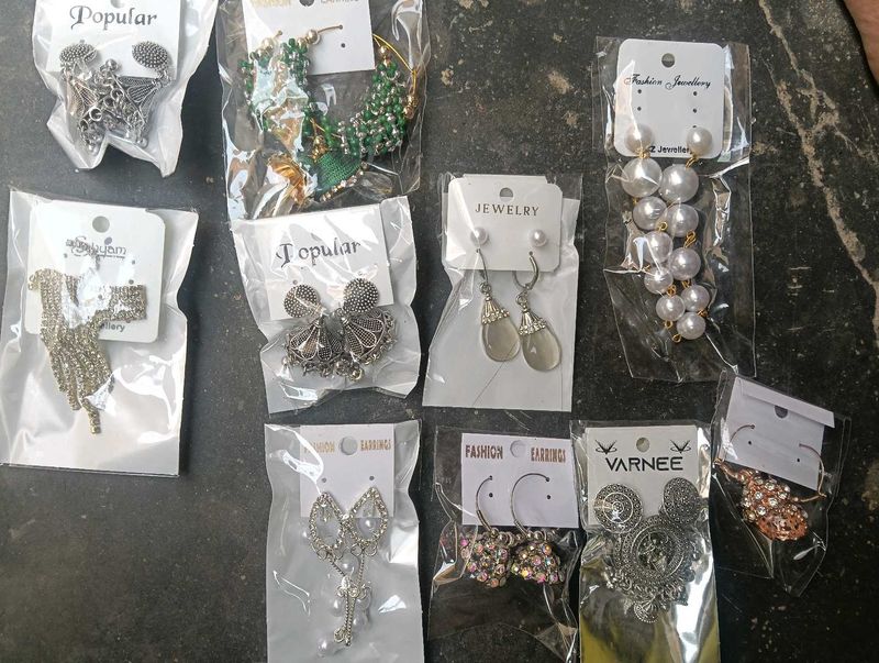 Fashionable Jewelry Set - Earrings &amp; Necklace