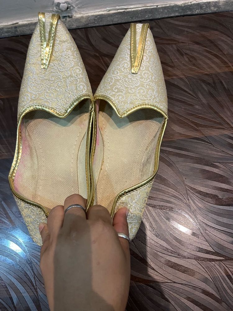 Gold &amp; Cream Ethnic Mojari Shoes