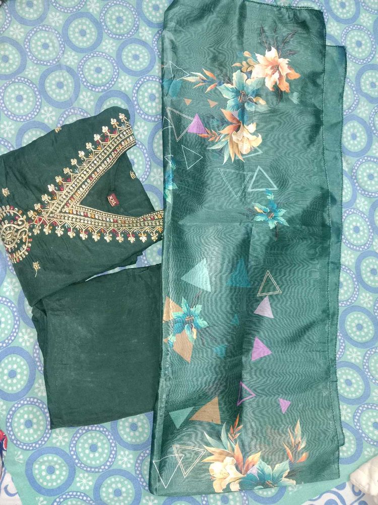 Elegant Green Embroidered Kurta Set