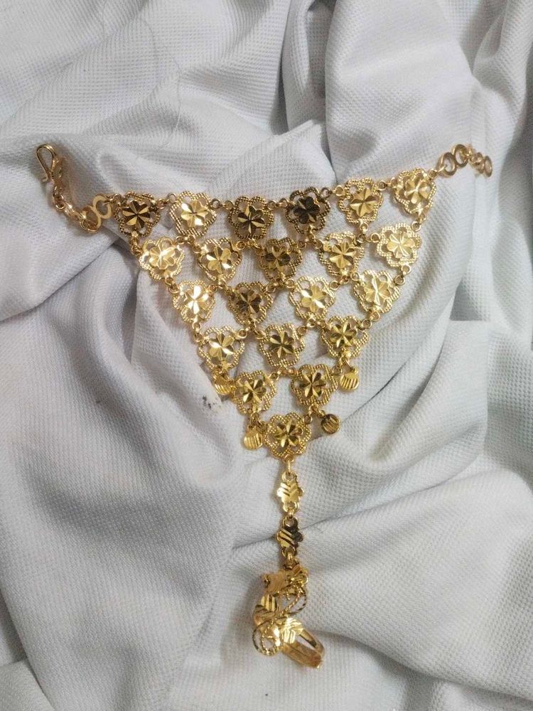 Elegant Gold-Toned Hand hath panja kai sitti