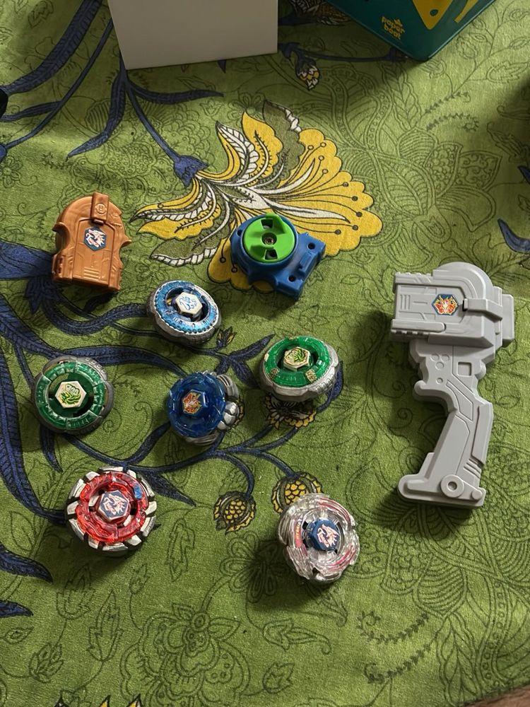 Beyblade with 6 blades and launcher
