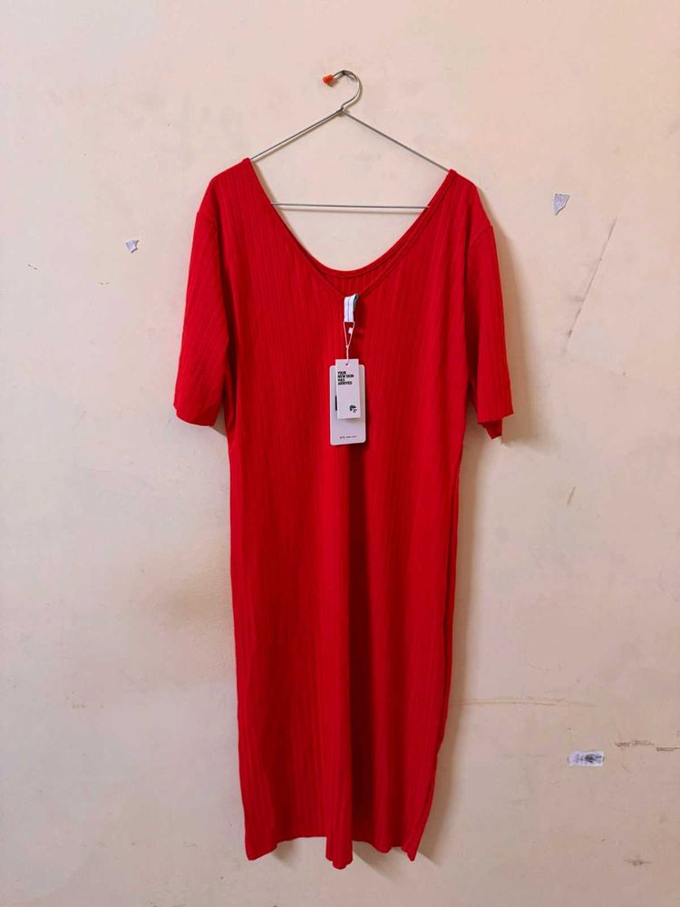 NEWME V-Neck Ribbed Red Midi Dress