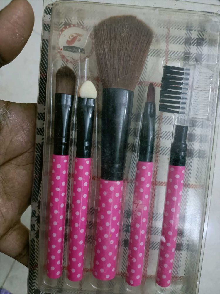 make-up brushes