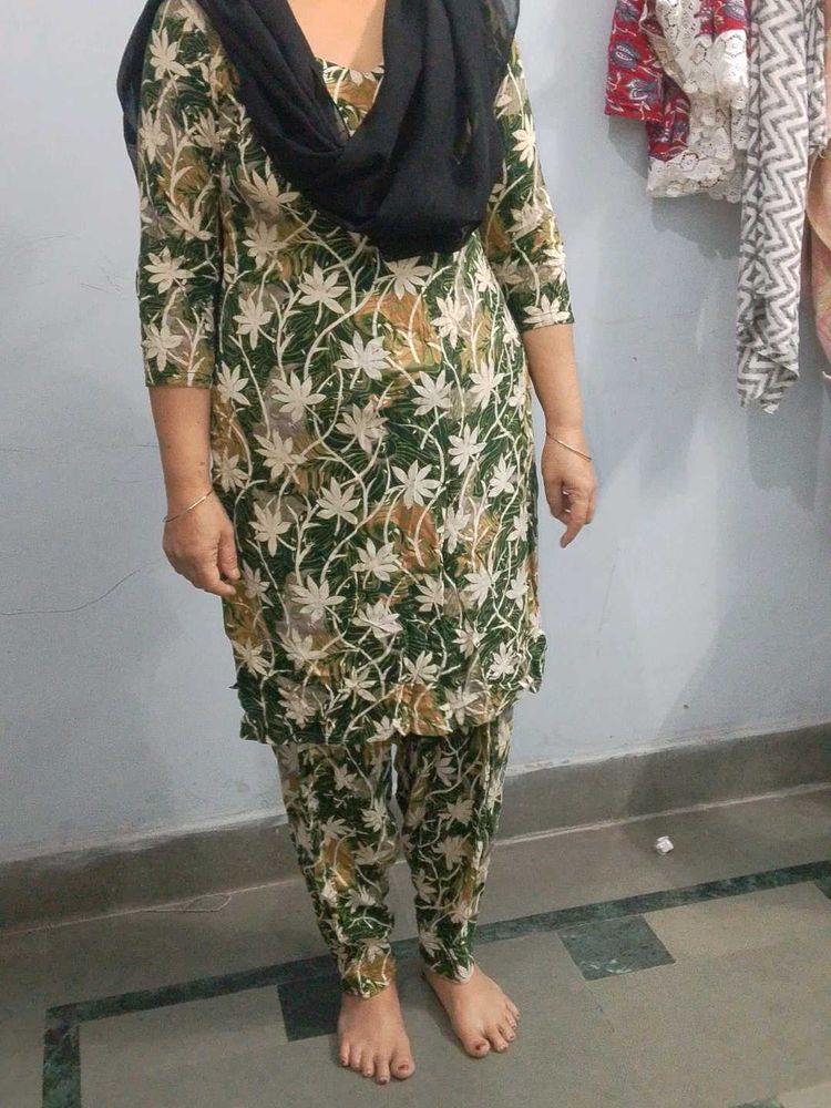 Elegant Floral Print Salwar Kameez Set