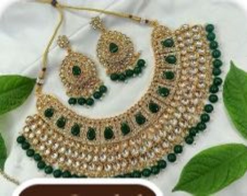 Stunning Kundan Necklace &amp; Earring Set