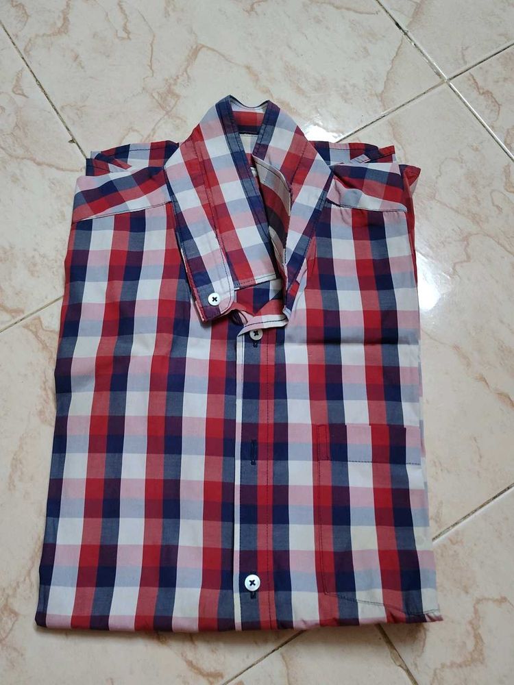 L Mens Classic Plaid Button-Up Shirt