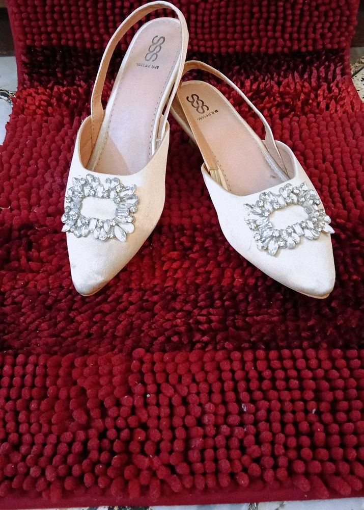 17. Elegant White Slingback Heels