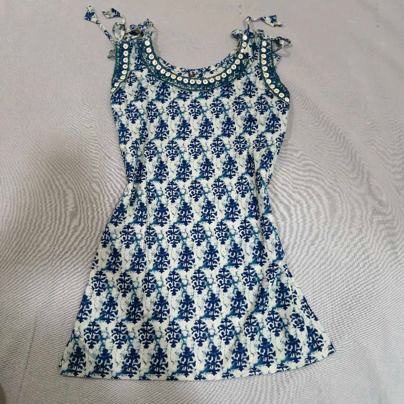 Blue &amp; White Printed Sleeveless Kurta