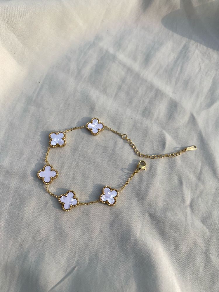 Elegant Clover Bracelet