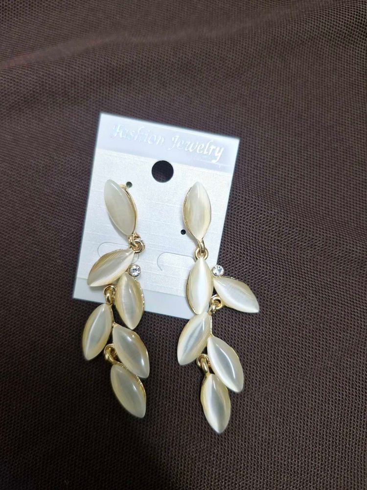 Elegant Leaf Dangle Earrings